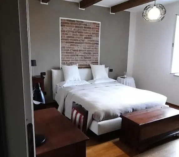 Ca Trifolera - Tripla Con Bagno - In Romantico Cascinale Nei Vigneti Con Cantina 3*