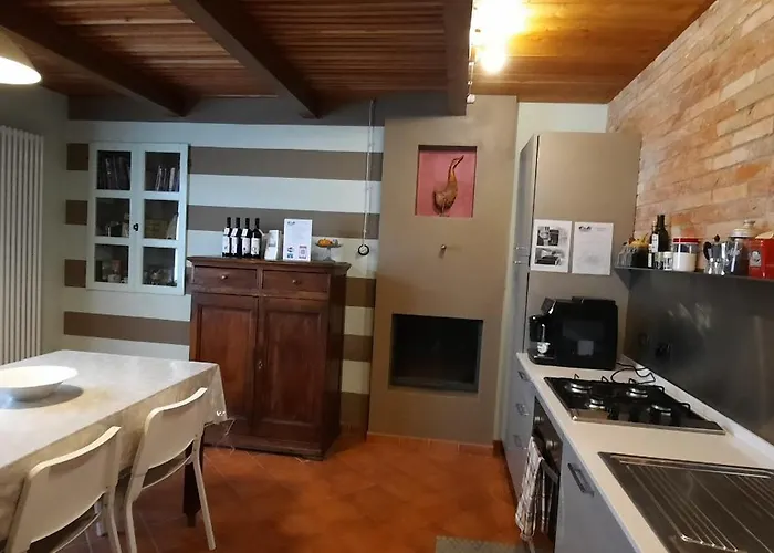 Cà Trifolera - Tripla Con Bagno - In Romantico Cascinale Nei Vigneti Con Cantina Affittacamere 3*