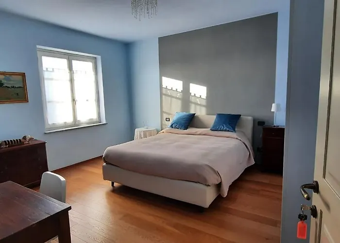Cà Trifolera - Tripla Con Bagno - In Romantico Cascinale Nei Vigneti Con Cantina Affittacamere 3*